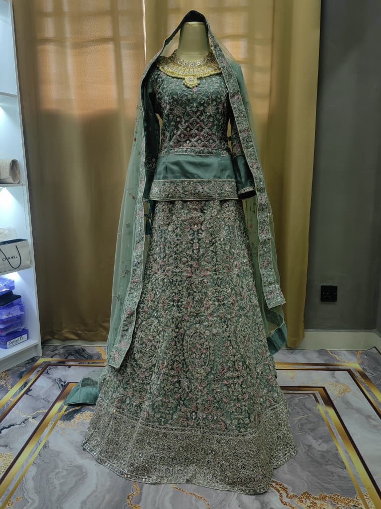 Grand Mirror Green Pistachio Lengha