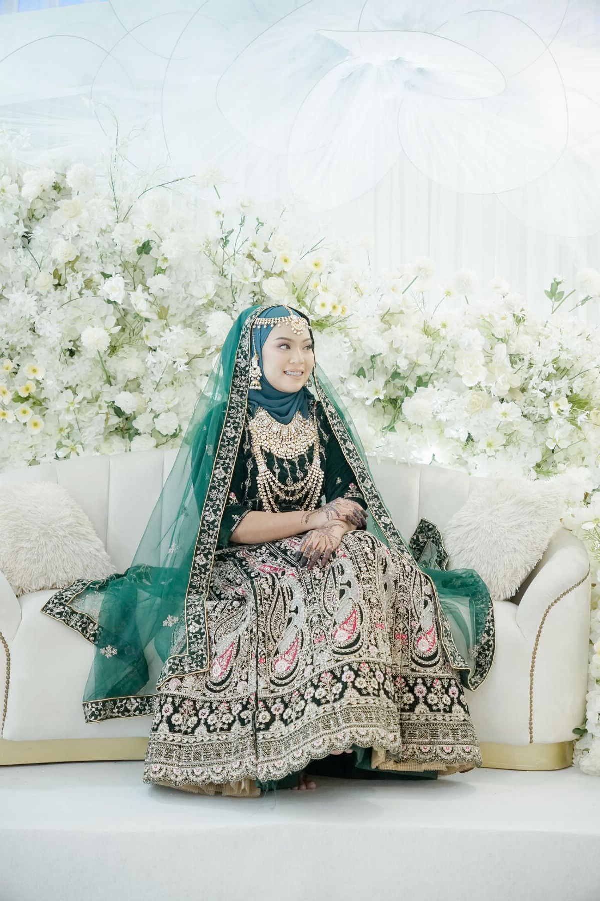 Grand Velvet Stones Emerald Green Mix Colours