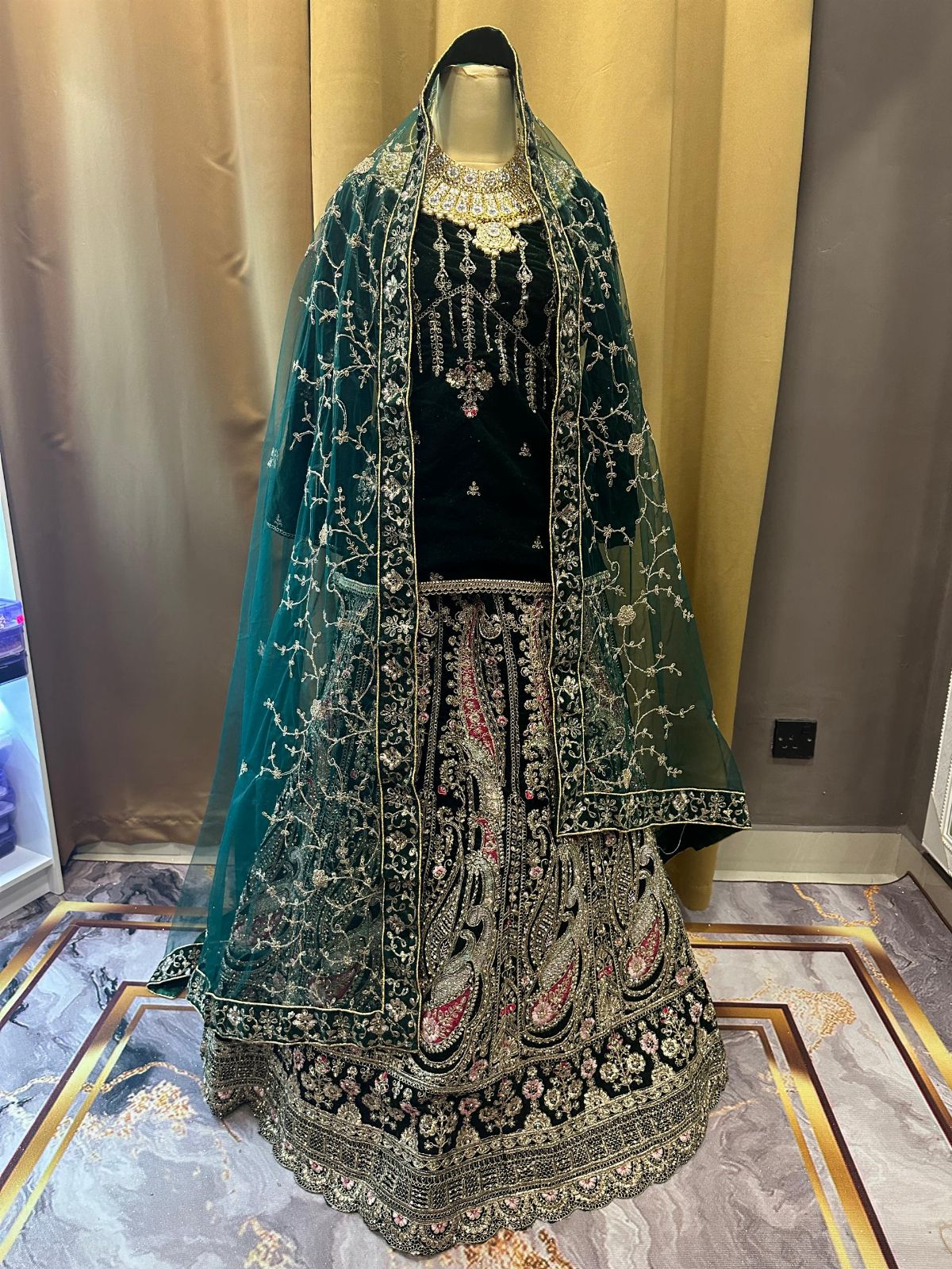 Grand Velvet Stones Emerald Green Mix Colours